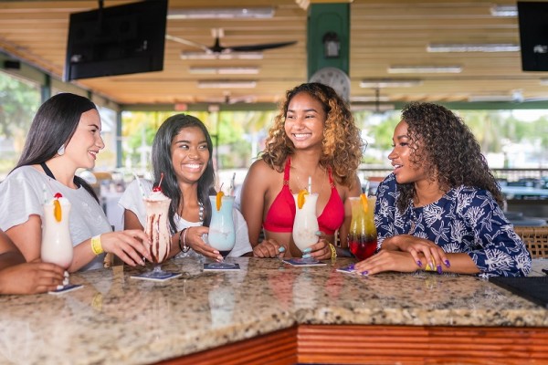 SchoonersBarGrill001-20220303060019